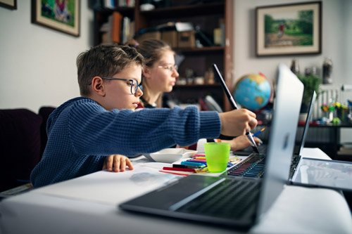 Top Online School Programs in 2025: Universities, Free Options & Benefits